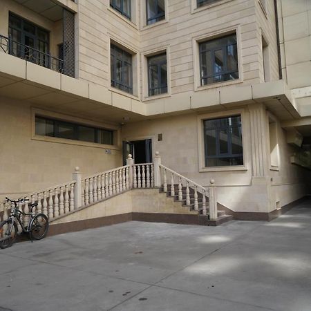 Nice And Comfortable Apartment In The Downtown Of ビシュケク エクステリア 写真