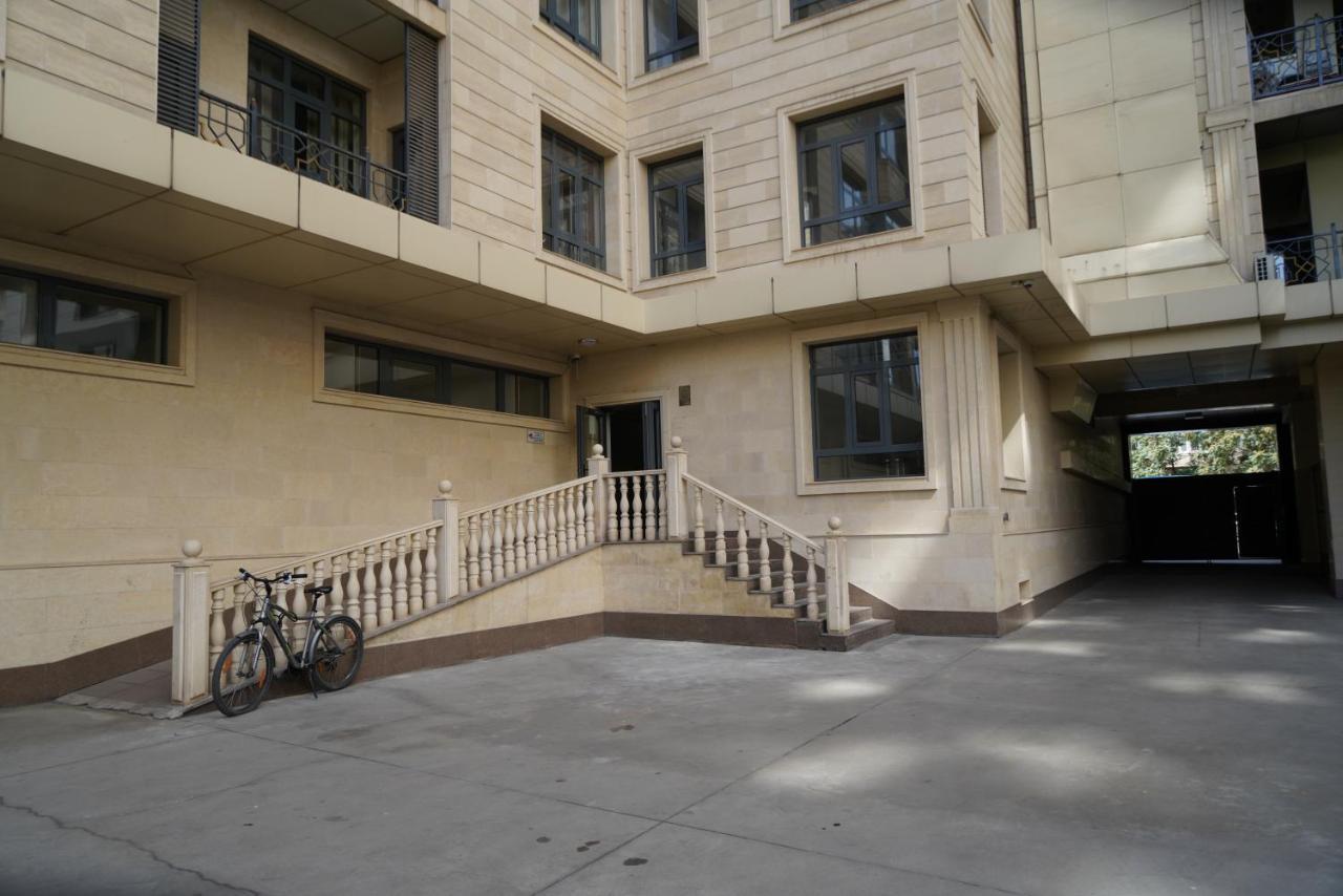 Nice And Comfortable Apartment In The Downtown Of ビシュケク エクステリア 写真