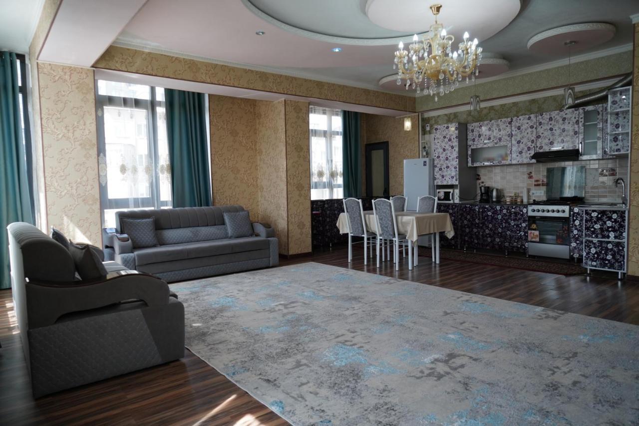 Nice And Comfortable Apartment In The Downtown Of ビシュケク エクステリア 写真